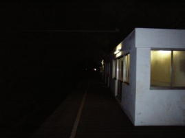 土合駅下りホーム2(待合小屋?)